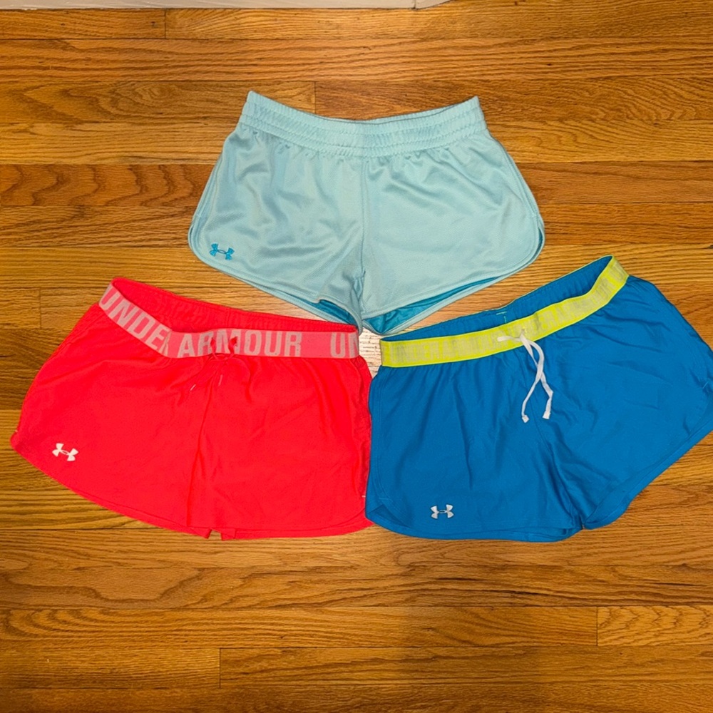 Women’s shorts - Under Armour - size medium - lot of three